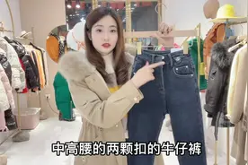 冬季派克服搭配这款牛仔裤美爆了，微胖女生这样搭，时尚又显瘦视频封面