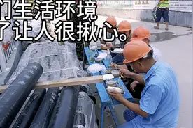 看看工地上的农民工生活就这么简单，为了生存，为了家庭，很无奈视频封面