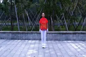 完美十三套快乐舞步健身操第一节热身运动动作分解视频封面
