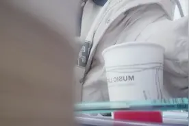 小火用空气炸锅炸香肠，引起了很多人的注意，你们说神不神奇呢哈视频封面