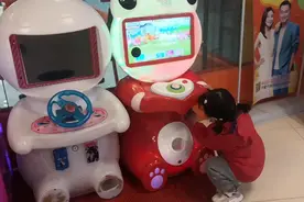 小小年龄游戏打的比我打的还好，现在的小孩太聪明了，小孩快乐。视频封面