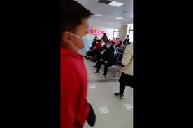 医院收停车费太不应该了，这合法吗？有那个不门管管？农民太难了视频封面