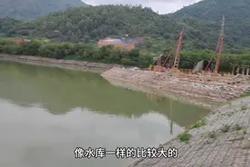 广东普宁建上亿水利工程，机器在湖里钻井，两三年还未完工视频封面