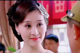美女玩蒙眼睛抓人，惩罚是接吻30分钟，结果便宜了小鬼子30分钟。视频封面