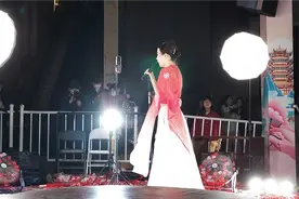 #昙华林   夜晚的昙华林真热闹，带孩子出来逛一下！小朋友很开心视频封面