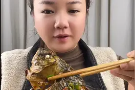 鲫鱼永远是我的最爱之一，虽然刺有点多，但是完全不影响它鲜美视频封面