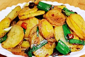 家常土豆超好吃的做法，绵软入味，开胃下饭又解馋，家人都喜欢