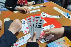 霞姐和萍萍以前都出过镜，就凭她俩的纤纤玉手，你们分得清不？视频封面