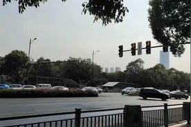 长沙国防科技大学，门岗由解放军战士站岗，考上这所学校很难视频封面