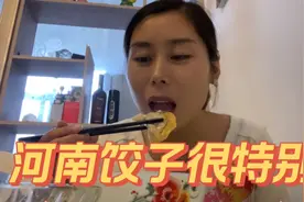 河南午饭接地气，手工饺子配蒜汁，娜娜连吃两碗，一口一个香的很视频封面