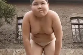 日本小孩太嚣张，结果被中国小孩暴揍视频封面