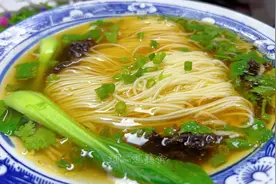 清汤面好吃有诀窍，教你30年面馆不外传的秘诀，劲道爽滑汤鲜美视频封面