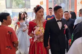 河北邯郸结婚，接亲车队全部都是奔驰豪车，新娘子长得好漂亮！视频封面