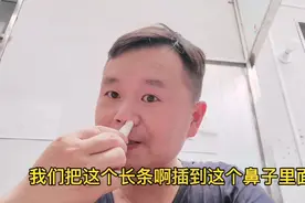 天热流鼻血咋办？这样止血太危险，医生告诉这个小窍门立马有效。视频封面