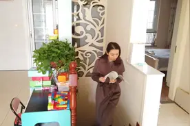 十年前买的保单失效了，今天去退款，看看保险公司还能退多少？视频封面