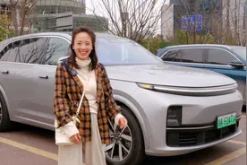 二娃在外跑事业，家里没得车用，两口子商量一下还是决定再买一个