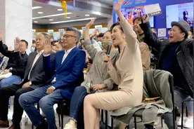 前国脚杜威前女友何卿与马尚龙等嘉宾为闭店重装的上海书城送祝福视频封面