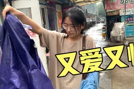 下暴雨偷偷去接女友，突然出现给她开心坏了，女友：你咋来了？视频封面