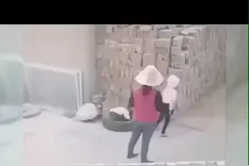 看着都心痛的一瞬间视频封面