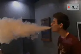 世界花式吐烟第一人，看完感觉十几年的烟白抽了视频封面