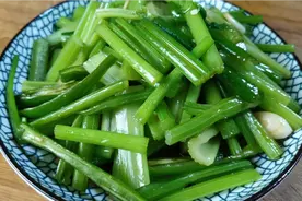 吃了30年芹菜，这样凉拌的做法百吃不厌，脆爽入味，下酒又下饭视频封面