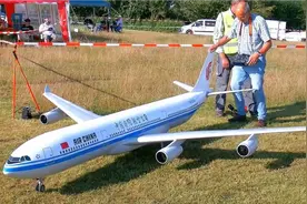 惊人的！巨大的遥控航模！国航空客A340-300客机 RC遥控飞机模型视频封面