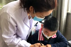 带着嘉森寻医结束了在宋院长那我坐了很久是我跟自己对话的时间长视频封面