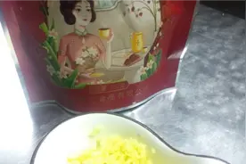 老军医配方一代红糖一块姜熬水，不打针吃药轻轻松松治好感冒。