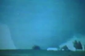 1976年爱荷华州乔丹EF5龙卷和EF3反气旋龙卷视频封面