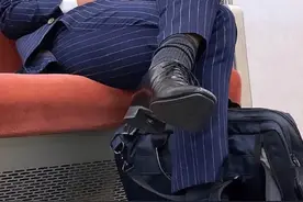 #正装控#西装#肌肉#肌肉男#正装皮鞋黑袜#大叔#帅哥 地铁正装视频封面