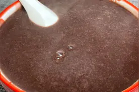 107岁国医师推荐的脱发食汤，每天1碗，改善脱发，头发乌黑精神好视频封面