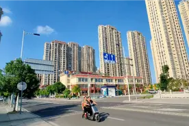 浙江海边的新区，人口近40万，房价却只有一万，看看人气如何视频封面