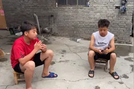 兄弟抱哥哥公主抱视频封面