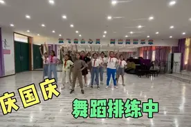 小梦琪入选国庆舞蹈队，麻麻居然偷偷准备了国庆礼物，实在意外！视频封面