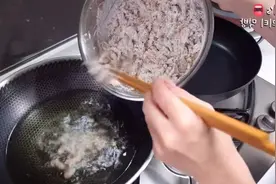 小姐姐爱做饭，今天在家炸点虾米吃视频封面