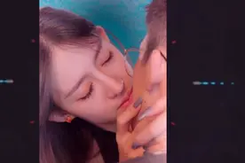由一个吻开始，再由另一个吻结束~视频封面