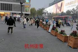 杭州街景人如潮，闲逛游玩西湖边视频封面