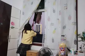 生活总有太多意外，学会接受意外的来临，比如炒糊的土豆也挺香！视频封面