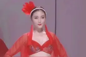 模特走秀，新娘妆系列，凤冠霞帔十里红妆，这样的新娘你会娶吗视频封面