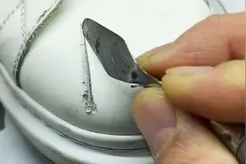 #让知识开挂一整年#新皮鞋被划一条大口子，千万别扔，教你自己修视频封面