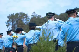 【致敬公安英雄】云南公安：青山埋忠骨，向英雄父子致敬！视频封面