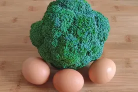西兰花这个做法真是太香了，搭配3个鸡蛋清香滑嫩，孩子超爱吃！视频封面