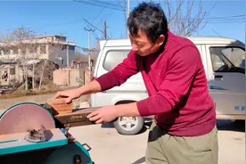 老李咬牙跺脚买的大型砂带机，磨木如泥，打磨木头真是太给力视频封面