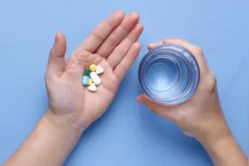 治疗尿路感染，这6个口服抗生素，6个中成药，您一定要知道：视频封面