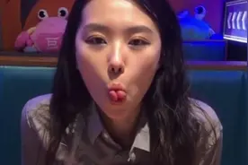 搞笑视频:可爱女生舌头会分叉视频封面