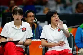 赖亚文到全运会青年女排比赛地出席技术会议，她能接任主教练吗？视频封面