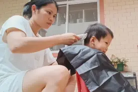 儿子头发太长了，在家给他理了个帅帅的头发，想要变成光头强视频封面