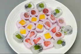 夏日必备甜品水果冰淇淋做起来，清凉爽滑又香甜，做法简单视频封面