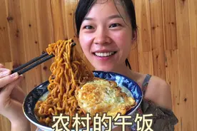 口腔溃疡终于被我以毒攻毒治好了，煮包火鸡面庆祝下最近吃上瘾了视频封面