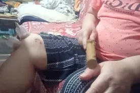 大拇指痛，做事情出不起力！用条棍棒敲打一下半小时，管用。视频封面